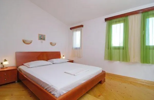 Apartment Ferienwohnung Maksan Auf Der Ersten Etage Pakostane