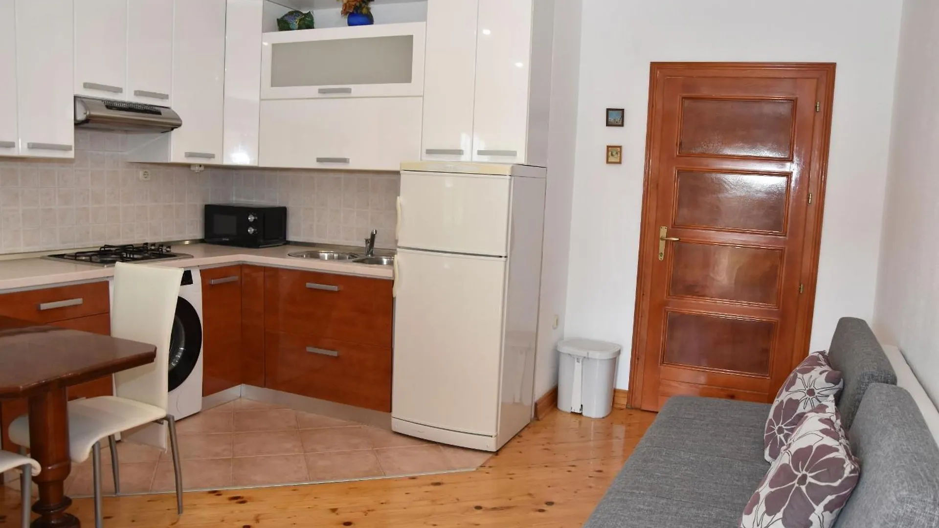 Ferienwohnung Maksan Auf Der Ersten Etage Pakostane Apartment
