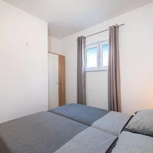 Apartment House Of Dalmatia, Pakoštane